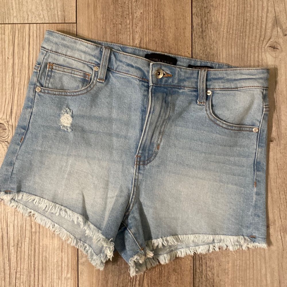 Kendall & Kylie NWOT Denim Shorts Size 11/30 Drifter High Rise